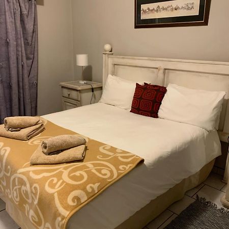 Hotel Pension Casa Africana Windhoek Ngoại thất bức ảnh