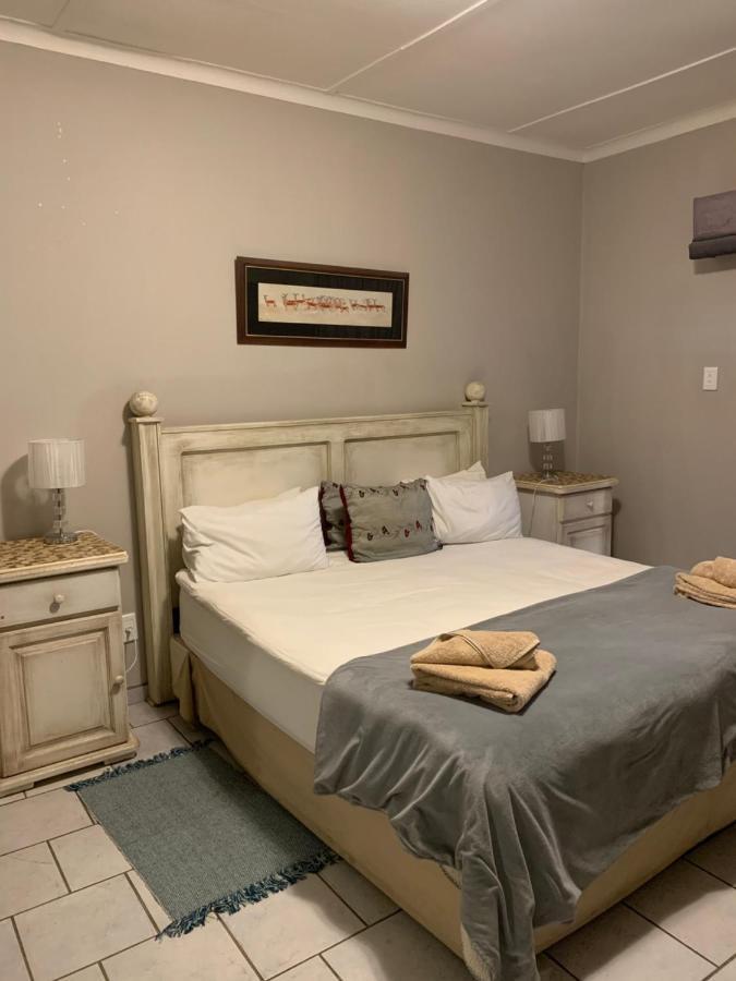 Hotel Pension Casa Africana Windhoek Ngoại thất bức ảnh