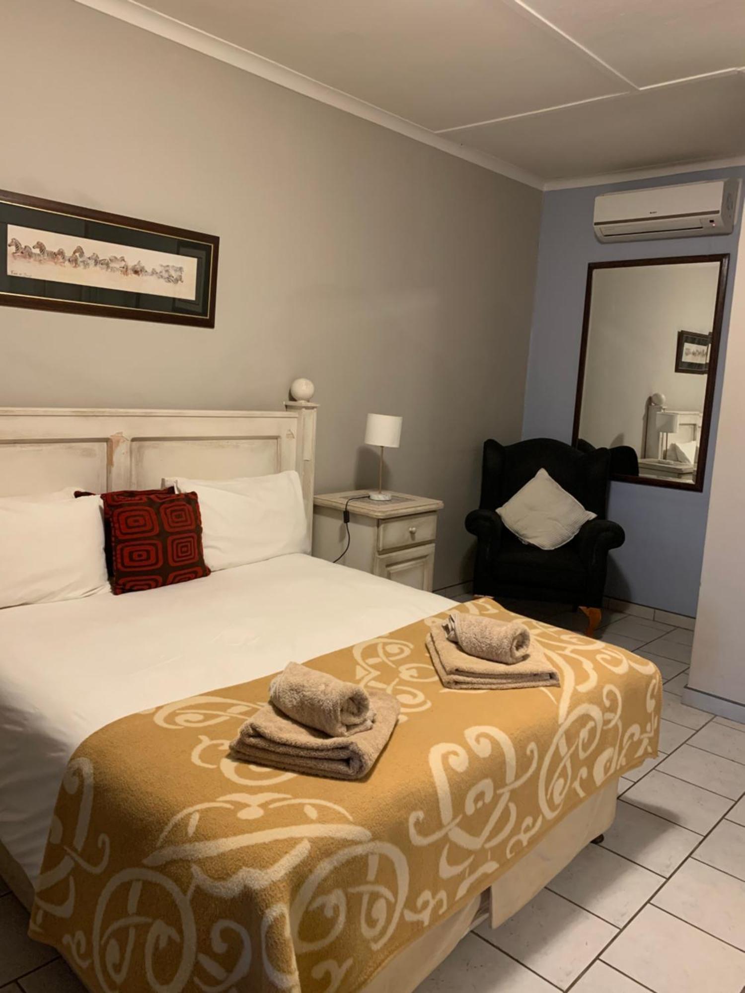 Hotel Pension Casa Africana Windhoek Ngoại thất bức ảnh