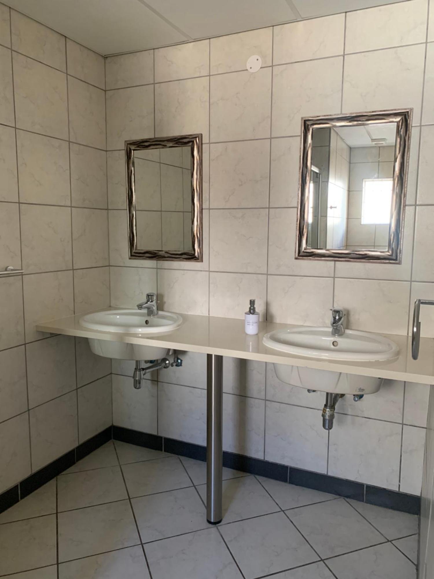 Hotel Pension Casa Africana Windhoek Ngoại thất bức ảnh