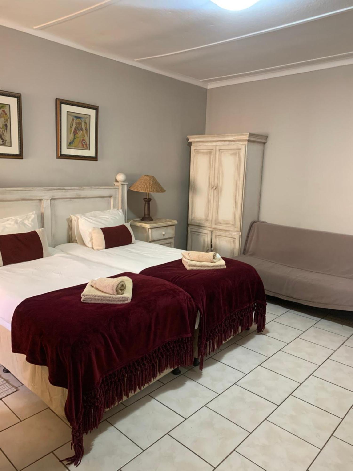 Hotel Pension Casa Africana Windhoek Ngoại thất bức ảnh